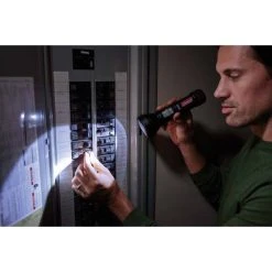 Coleman Battery Guard 300m LED Torch -Franklin Outlet Store BCF 560021 03 hi res