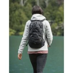 Macpac Kahuna Daypack 18L Black -Franklin Outlet Store BCF 567284 04 black hi res