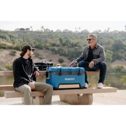 Igloo BMX Cooler 49L -Franklin Outlet Store BCF 624162 08 hi res