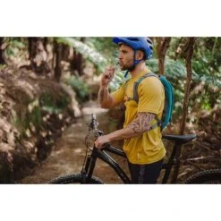 Macpac Amp H²O 2L Green Hydration Backpack -Franklin Outlet Store BCF 644430 05 hi res